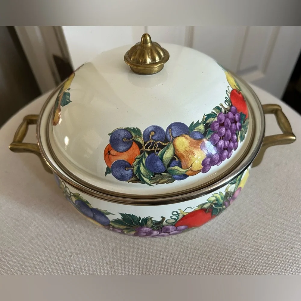 Vintage Cornucopia Kitchen Enamel Casserole Dutch Oven Fruit Design 2.5 Quart